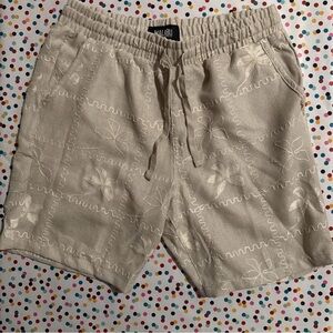 Men’s Embroidered Pattern Shorts with Drawstring Waist